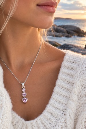 Sølv anheng, 3 hjerter på rad, rosa, zirconia