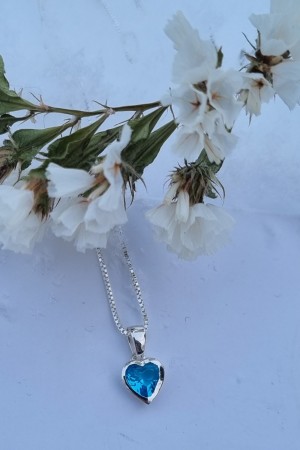 Lekkert hjertesmykke m/blå sten
