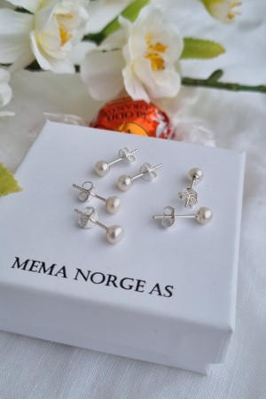 Sølv ørepynt, ferskvannsperle, 4mm, pr par, KUN 2 PAR IGJEN